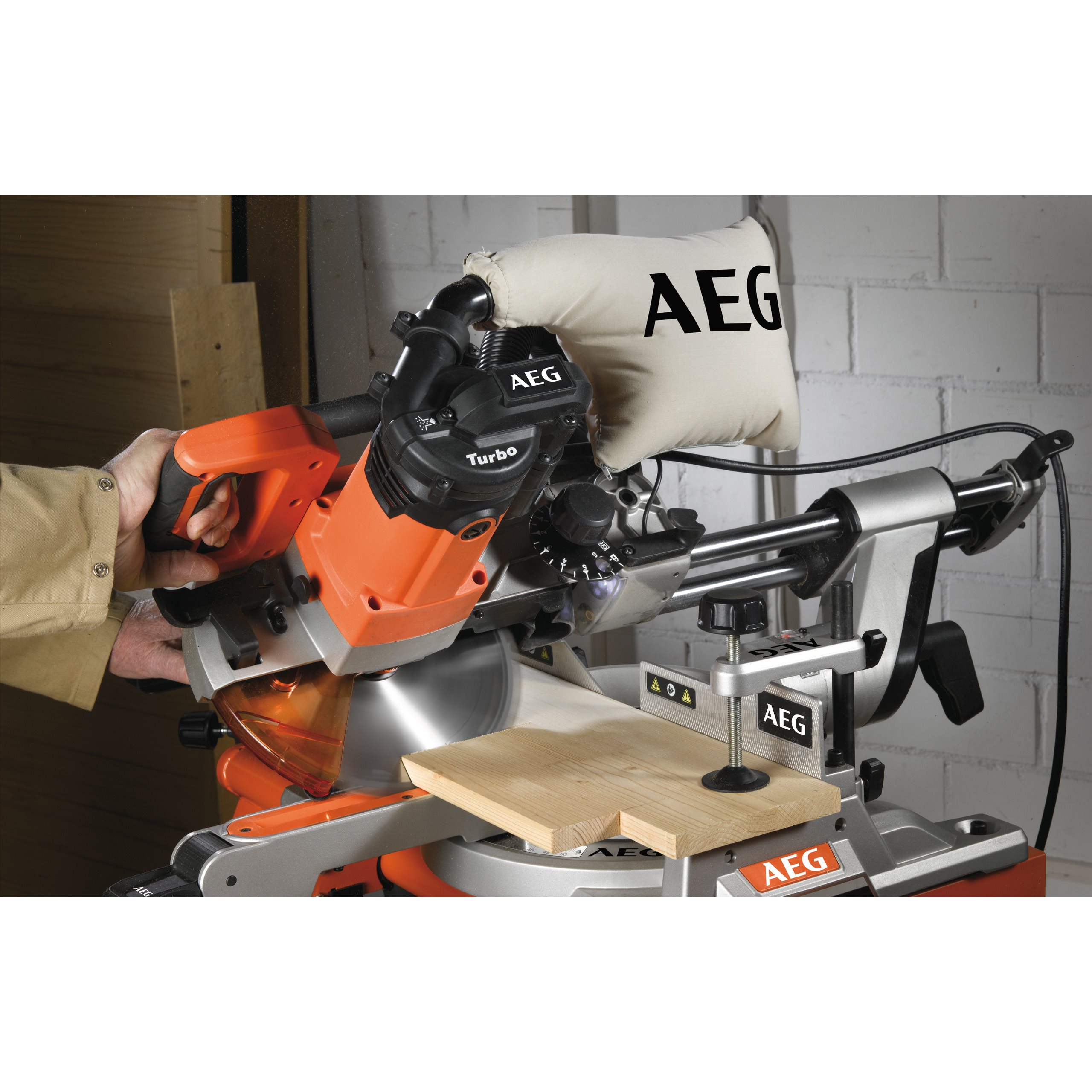 Aeg compound outlet mitre saw